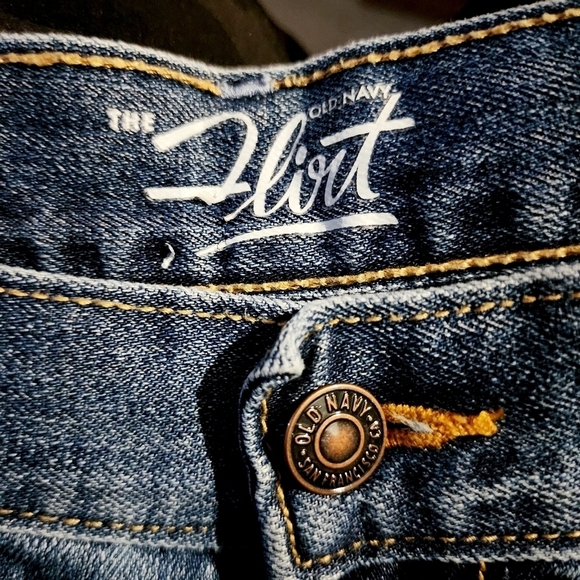 Old Navy The Flirt Raw Hem Cut-off Jean Shorts Jorts Women's Size 4 Causual EUC - Picture 6 of 8